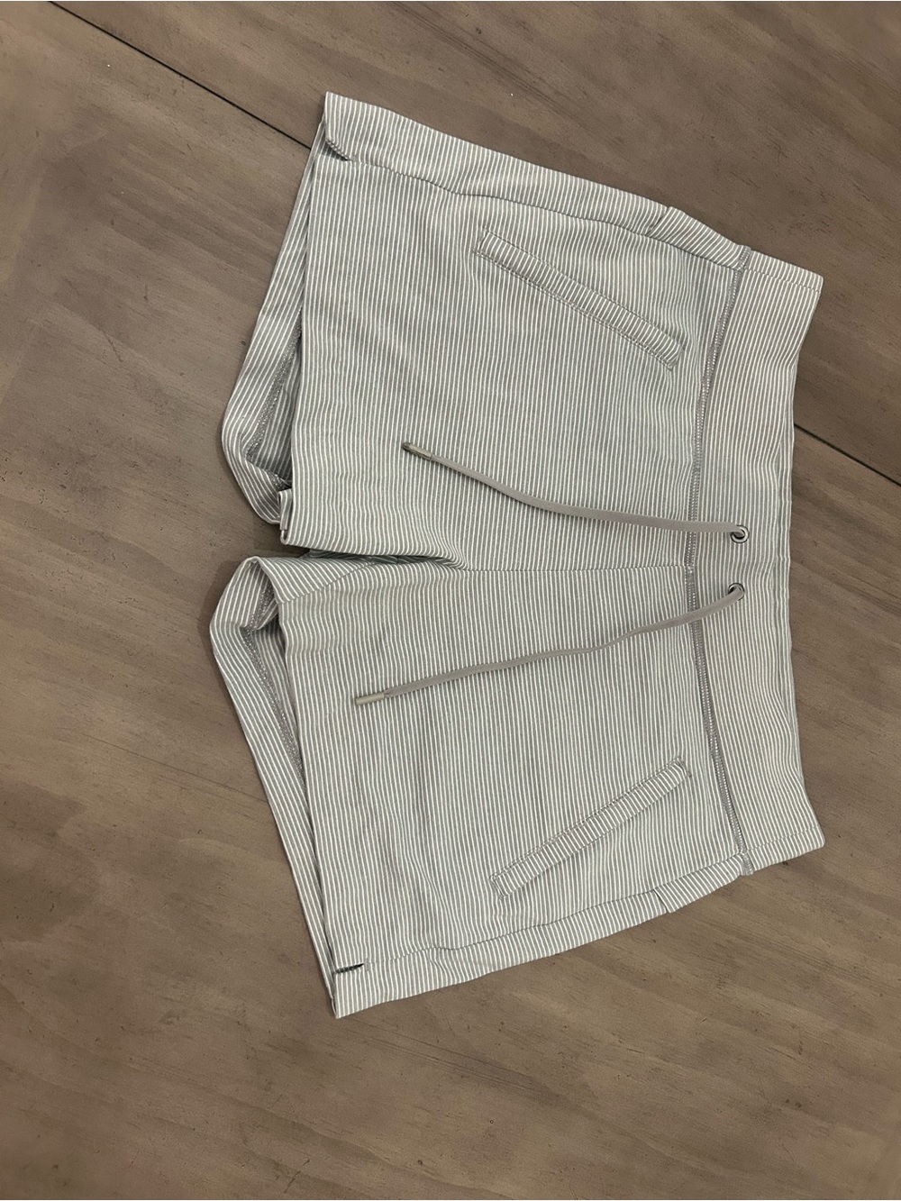 Athleta Women's Grey Striped Shorts Size Small w/ Drawstring